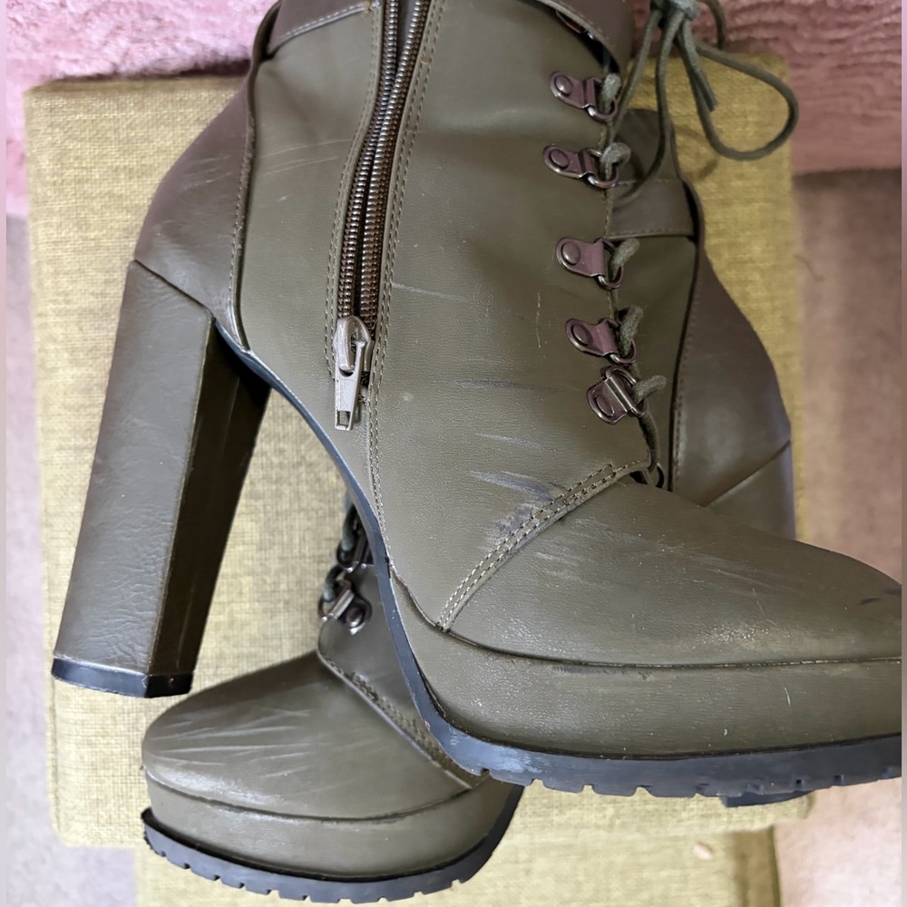 🎉HP🎉 Stylish Olive Green Lace-Up “School Girl” Ankle Boots - Picture 4 of 10